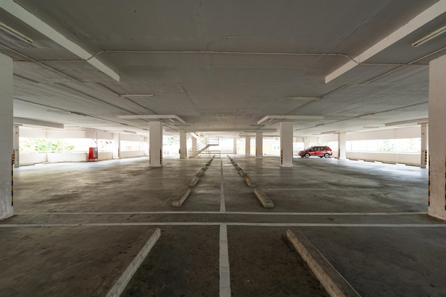 Photo interior of empty parking lot