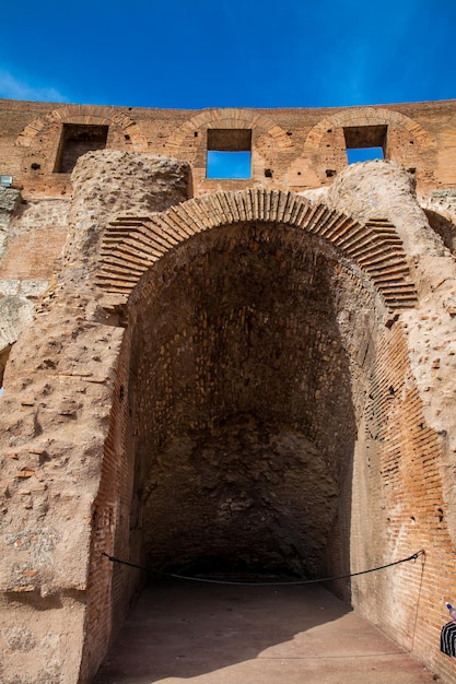 Photo interior of the famous colosseum in rome