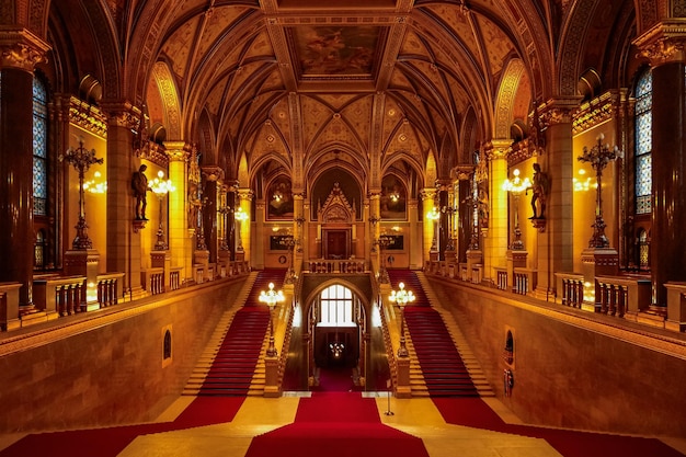 Photo interior of illuminated historic building in budapest