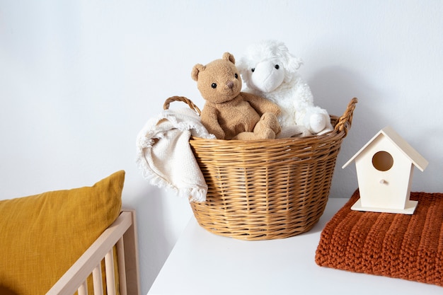 Foto interno della decorazione della stanza dei bambini con i giocattoli