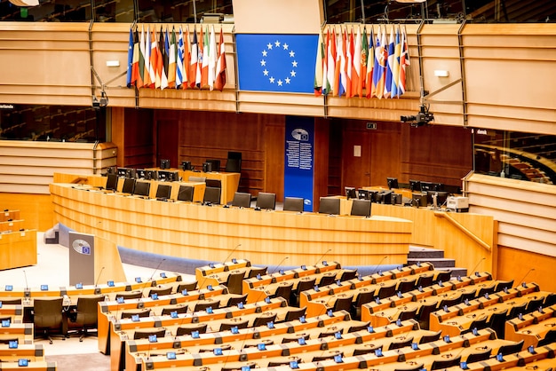 Foto interno della sala riunioni del parlamento europeo a bruxelles, belgio