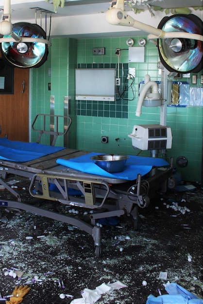 写真 放棄された病院の床の内部