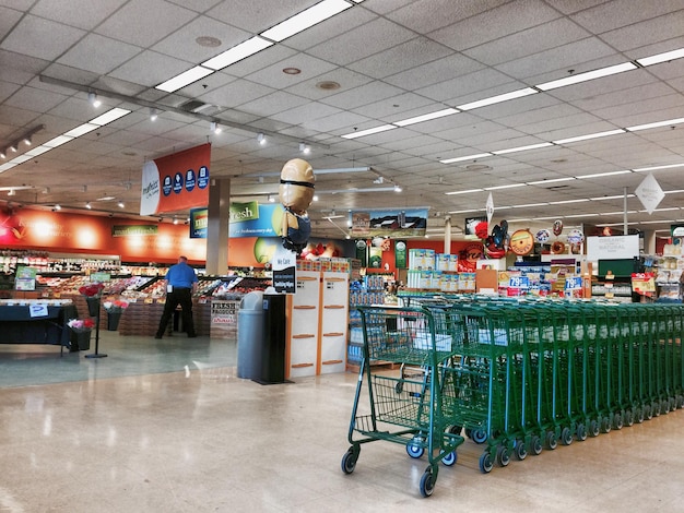 Photo interior of shopping mall