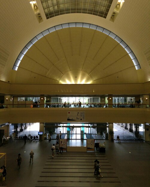 Foto interno della stazione della metropolitana