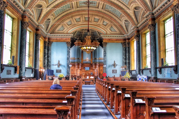 Photo interior of united reformed church in saltaire