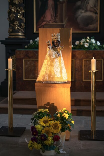 Veduta interna della collegiata di san michele a mondsee