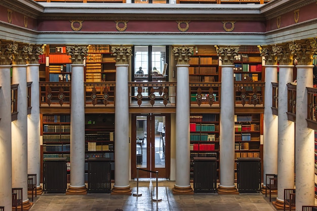 Foto vista dall'interno della biblioteca nazionale di finlandia