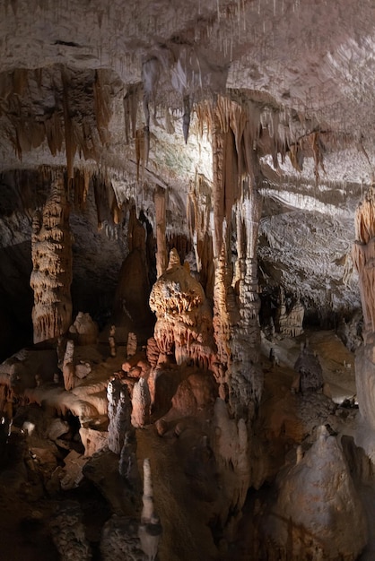 Vista interna delle grotte di postumia