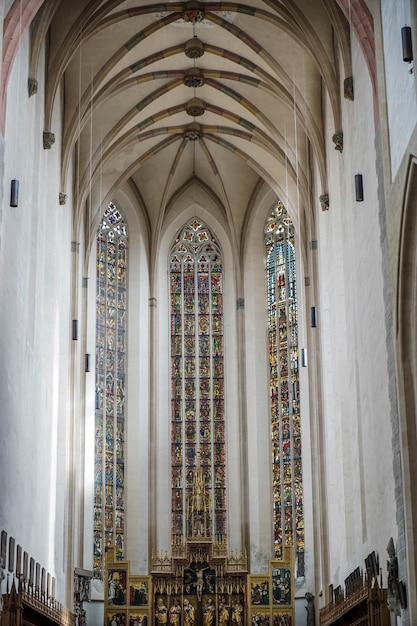 Vista interna della chiesa di san giacomo a rothenburg