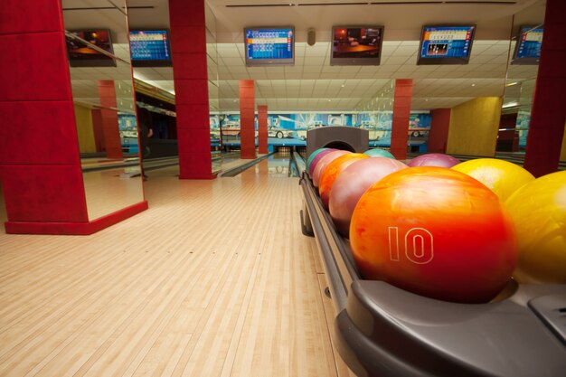 Foto interno della sala da bowling vintage