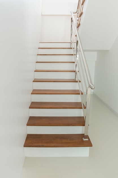 Photo interior - wood stairs and handrail