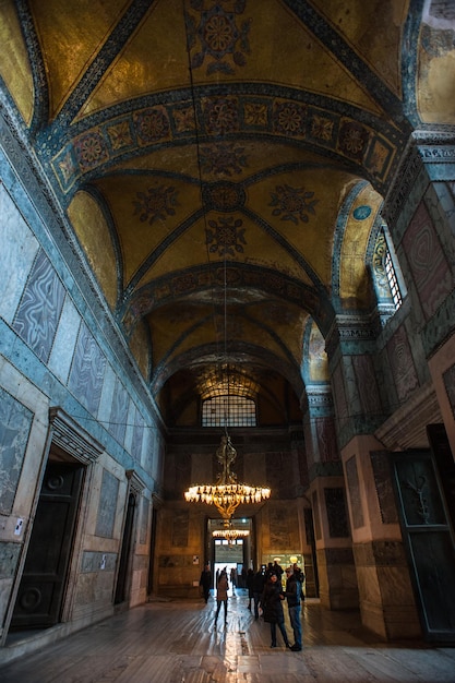 イスタンブールのアヤソフィア大聖堂の内部。