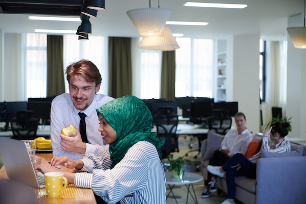 internationaal multicultureel zakenteam