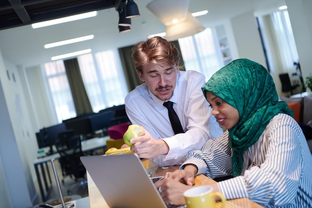 internationaal multicultureel zakenteam