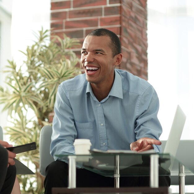 International business partners in negotiating a new contract in the office