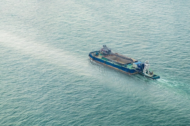 写真 海上輸送と物流の概念における国際コンテナ貨物船