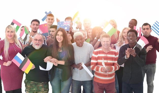 Foto gruppo internazionale di persone isolate su sfondo bianco