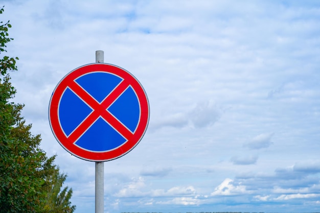 Internationale verkeersborden 'Niet parkeren' of 'Niet stoppen'