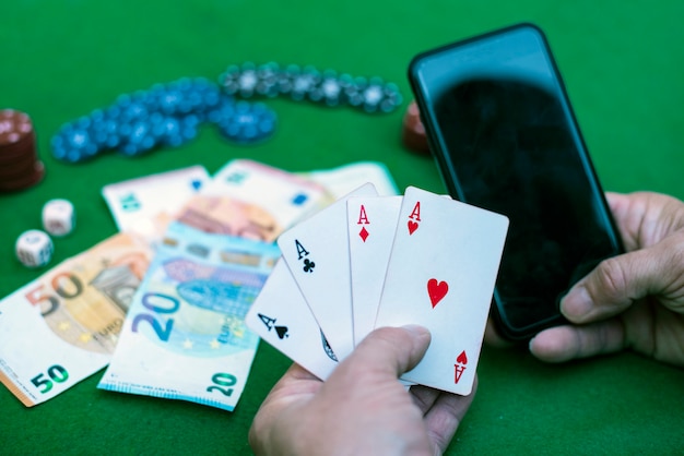 Internet gambling, the new drug that ruins young people and families.