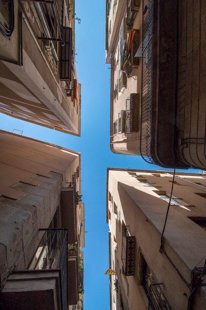 Intersezione di edifici a barcellona, in spagna