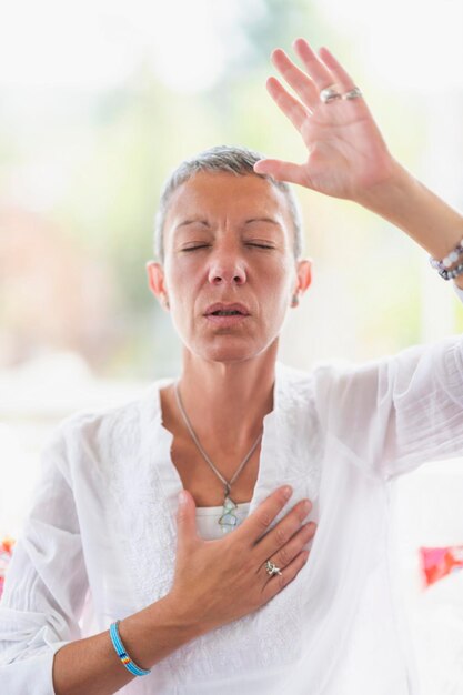 Foto intuïtie meditatie handgebaar