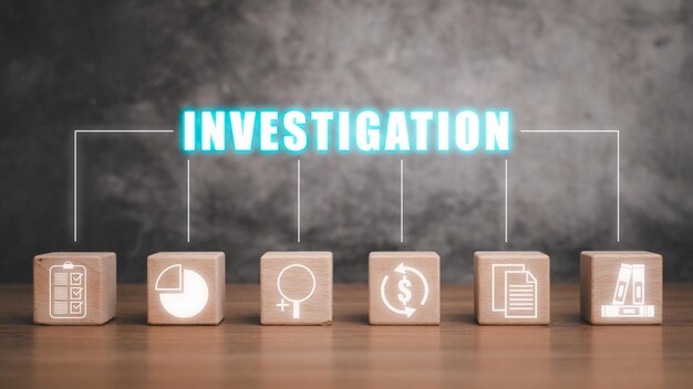 조사 개념: 가상 화면에 조사 아이콘이 있는 책상 위의 나무 블록