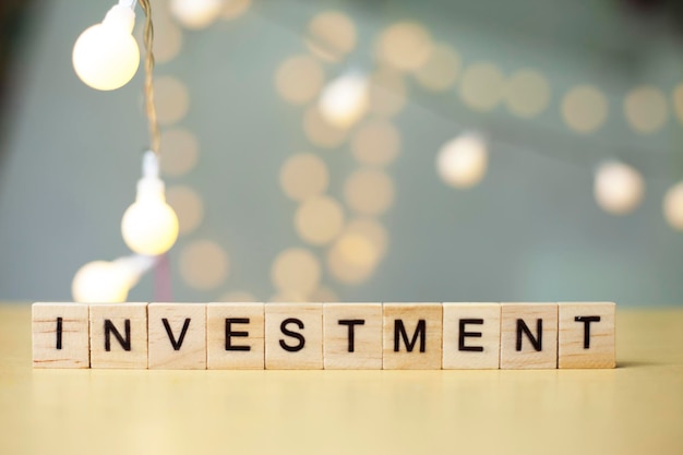 Инвестиционные бизнес мотивационные вдохновляющие финансовые цитаты деревянные слова
