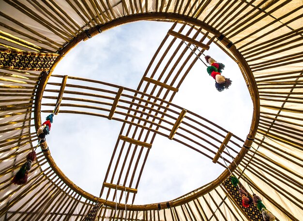 Inzicht in het interieur van de yurt