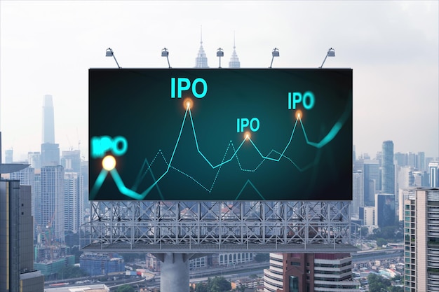 IPO pictogram hologram op weg billboard over dag panorama uitzicht op de stad van Kuala Lumpur KL is het centrum van de beursgang in Maleisië Azië Het concept van het overschrijden van zakelijke kansen