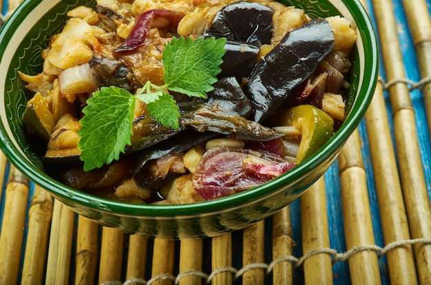 イロンバ-マニプール料理、料理は発酵魚から作られています。