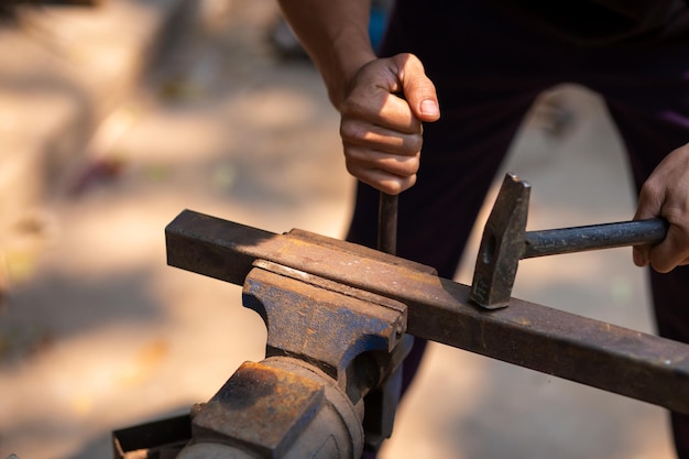 Foto clamps in ferro per clamp in acciaio da piegare per tagliare e tenere in posizione il ferro o gli oggetti