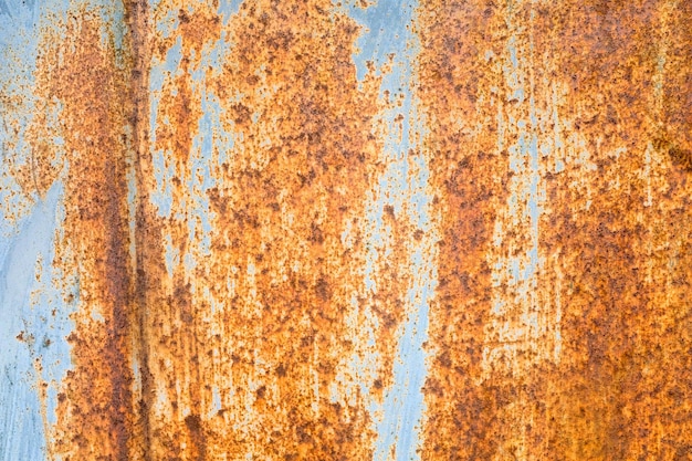 Photo iron wall with rust. grunge texture. background for the designer. corrosion of metal