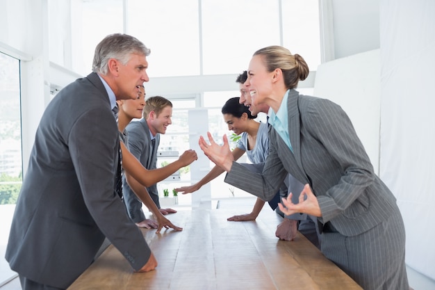 Photo irritated business team arguing