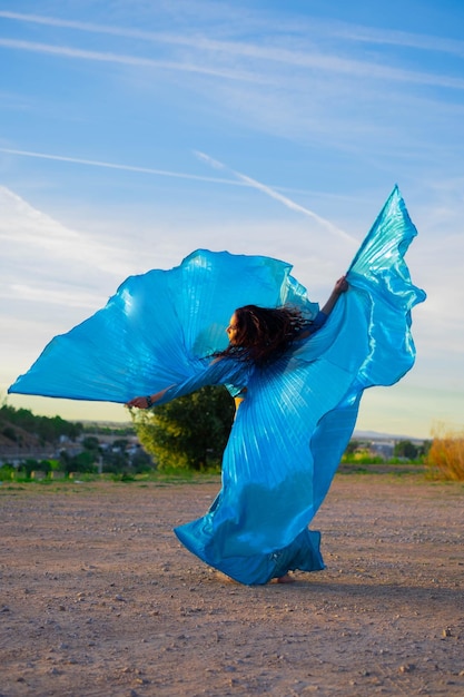 Photo isis wings in flight a graceful dance at sunset