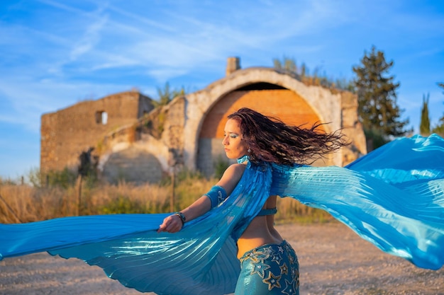 Photo isis wings in flight a graceful dance at sunset