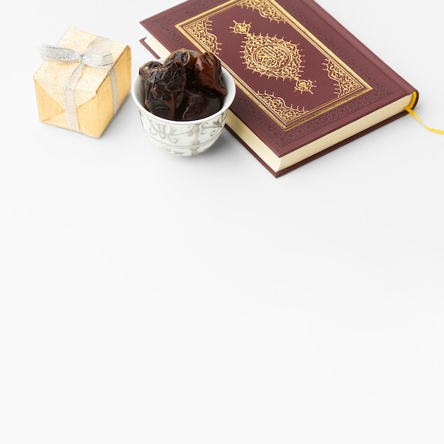 Photo islamic new year quran book with dates