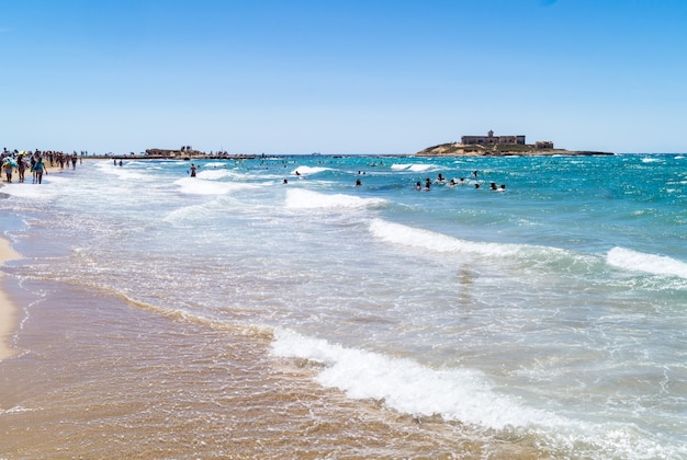 イタリア、シチリア島の海流の島