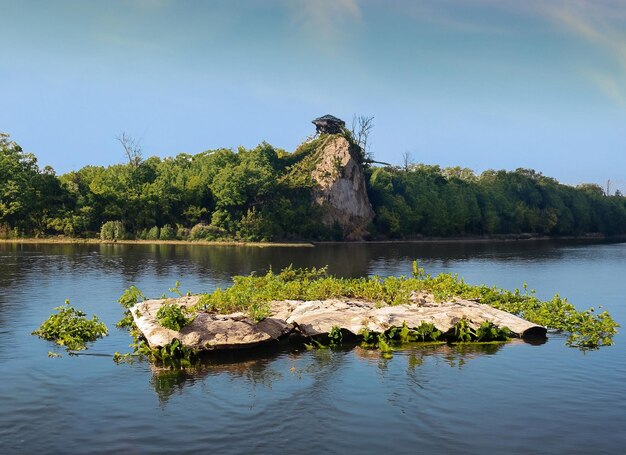 Island floating