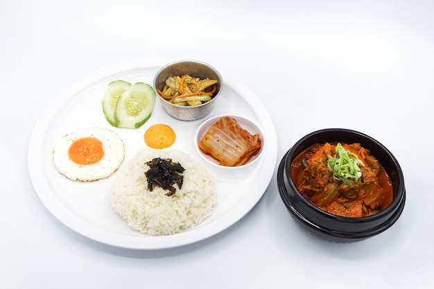 격리 된 아시아-한국 음식 점심 세트