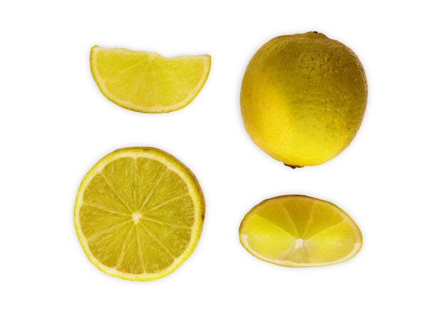 Limoni isolati. raccolta di frutti di limone interi e tagliati isolati su sfondo bianco con tracciato di ritaglio