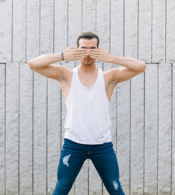 Photo isolated man hiding his face