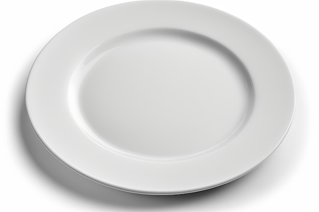 Фото Изолированная на белом фоне белая керамическая тарелка