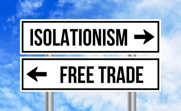 Photo isolationism or free trade road sign on cloudy sky background