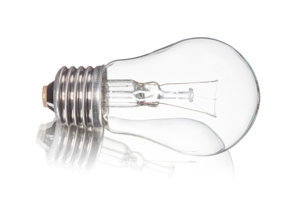 Isoleerde gloeilamp op wit