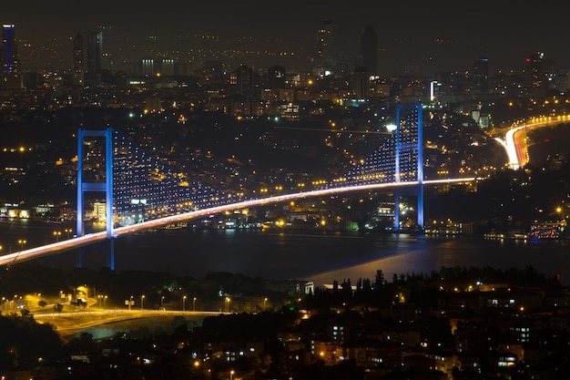Босфорский мост в Стамбуле с холма Чамлыджа