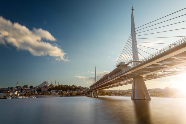 Photo istanbul cityscape view on the golden horn bridge and the suleymaniye mosque