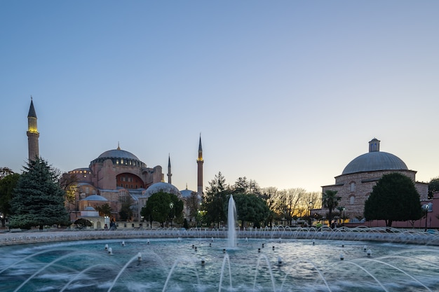 Orizzonte di costantinopoli con ayasofya in turchia