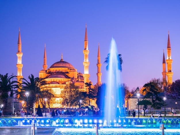 Istanbul turchia 21 aprile 2018 la moschea blu sultanahmet camii di notte istanbul turchia