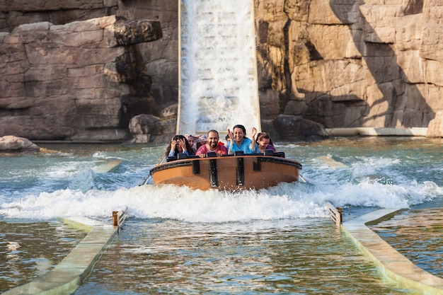 Photo istanbul, turkey - september 07, 2014: vialand theme park on september 07, 2014 in istanbul, turkey.