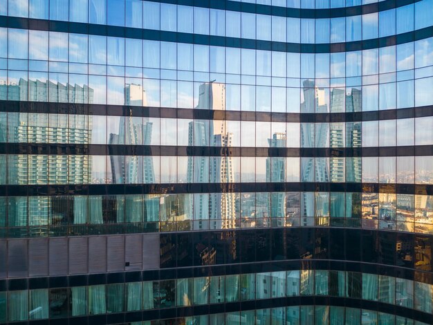 Foto grattacieli di vetro e cemento di istanbul, sede di uffici, alberghi e complessi residenziali